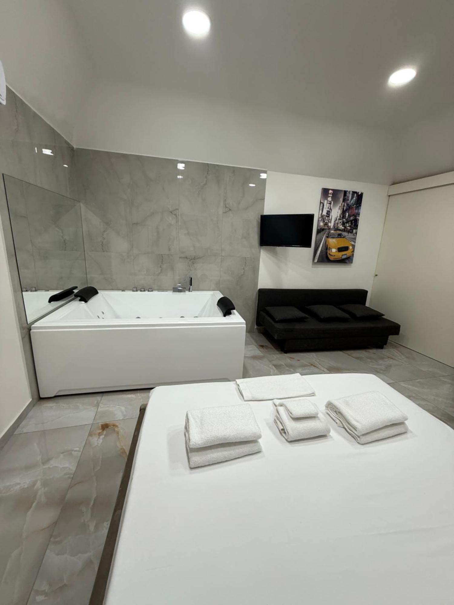 Caracciolo Suites 36 Naples Exterior photo